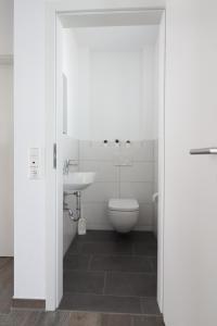 Koupelna v ubytování Ferienhaus im Angerdorf + 21 fotografií