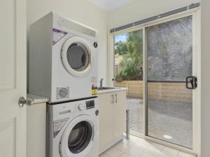 Φωτογραφία από το άλμπουμ του Carrickalinga Dreams 15 Solitude Drive σε Carrickalinga