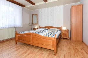 Postel nebo postele na pokoji v ubytování Ferienwohnung Deichtor im Haus am Deichtor