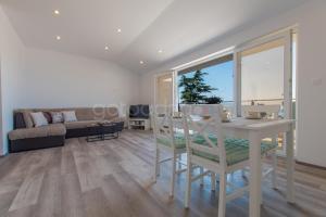 Posedenie v ubytovaní Seaview Penthouse Milano + 13 fotografií