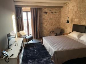 Cama ou camas em um quarto em Pietra d'Acqua Resort & Spa by Geocharme