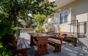 En balkon eller terrasse på Apartments Ljubica Banjol