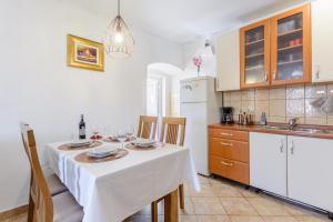 Kuchyň nebo kuchyňský kout v ubytování Apartman Mare