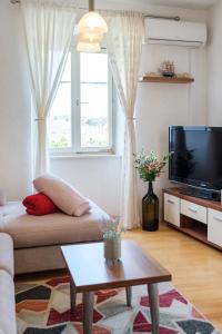 TV a/nebo společenská místnost v ubytování Apartman Mare