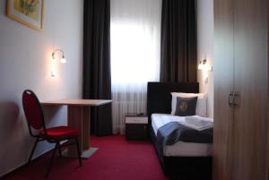 Ein Bett oder Betten in einem Zimmer der Unterkunft Hotel Continental Koblenz