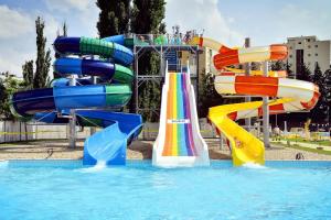 Bazén v ubytování Hunguest Hotel Flóra nebo v jeho okolí