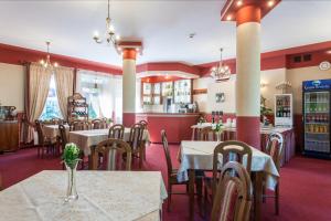 a dining room with tables and chairs in a restaurant at Dom Gościnny Emilia in Pobierowo