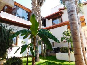 Κήπος έξω από το Villa Raggio di Sole parcheggio privato