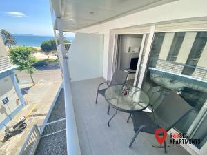 Balkón nebo terasa v ubytování Roses Apartments Red Loft vista mar lateral