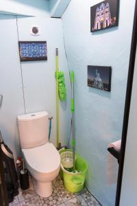 Garage, 2 chambres, balnéo, 2 SDB, 2WC, vue sur les monuments的一间浴室