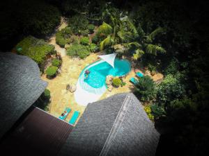 an overhead view of a swimming pool in a resort at Che Che Vule by SeVi Exclusive Beach Villa in Matemwe