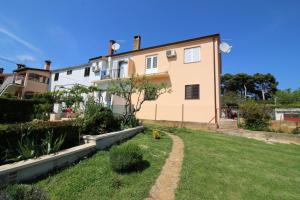 a house with a yard in front of it at Apartment Liliana near beach in Poreč
