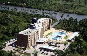 an aerial view of a hotel with a swimming pool at Apartamento em Resort in Barreirinhas