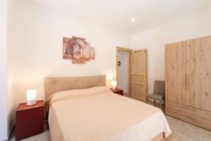 A bed or beds in a room at DOMO ALLE
