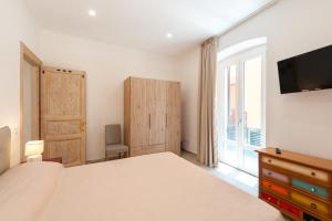 A bed or beds in a room at DOMO ALLE