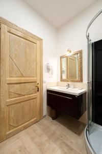 A bathroom at DOMO ALLE Még 14 kép
