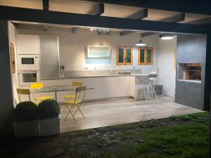 a kitchen and dining room with a table and chairs at Casa Daniela in Castejón de Sos