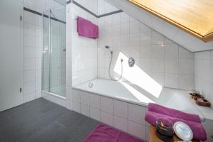 Ένα μπάνιο στο Ferienwohnung Lea +19 φωτογραφίες