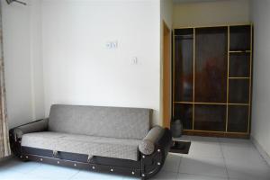a living room with a couch in a room at Cedar Vista Resort in Kāgān