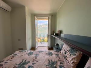 a bedroom with a bed and a view of the ocean at Stella Volante in Bellagio