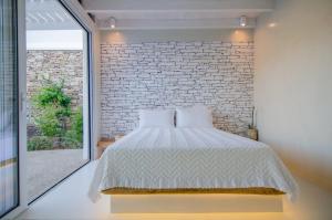 Voodi või voodid majutusasutuse Levantes Ios Boutique Hotel toas