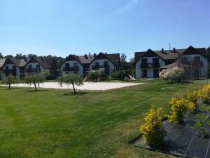 a view of a yard with houses at Nadmorski in Żarnowska