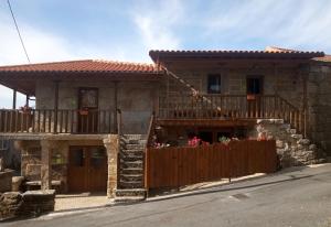 a house with a wooden fence in front of it at Apartamento do Xurés in Maus de Salas