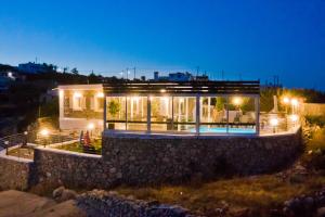 Bazén v ubytovaní Serenity Villa alebo v jeho blízkosti