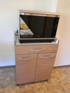 En tv och/eller ett underhållningssystem på Apartment am Birkenweg
