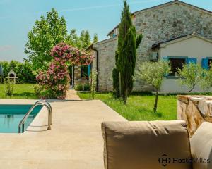 Bazén v ubytovaní Villa Cypress by Istrian Country Houses alebo v jeho blízkosti
