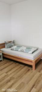 Postel nebo postele na pokoji v ubytování Monteurwohnung 1 Bitterfeld
