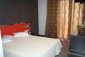 Postel nebo postele na pokoji v ubytování Hotel Des Roses