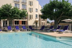 Bazén v ubytování Hôtel Miléade Méditerranée - Port-Fréjus nebo v jeho okolí