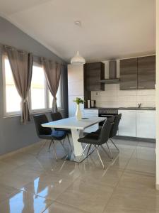 Kuchyň nebo kuchyňský kout v ubytování Apartment Barbin