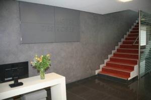 TV a/nebo společenská místnost v ubytování Hotel Des Roses