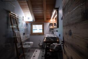 Kúpeľňa v ubytovaní Chalet degli Abeti by AMA Val di Fassa + 37 fotografií