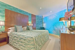 Ambleside Salutation Hotel & Spa, World Hotel Distinctive客房内的一张或多张床位