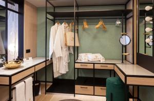 a dressing room with a glass wall at Nivia Born Boutique Hotel in Palma de Mallorca