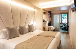 A bed or beds in a room at Nivia Born Boutique Hotel