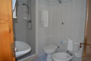 Koupelna v ubytování Hotel Maronti