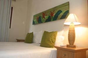 Ένα ή περισσότερα κρεβάτια σε δωμάτιο στο CostaSol Pipa Chalés