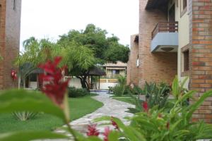 a courtyard of a house with a brick building at CostaSol Pipa Chalés in Pipa