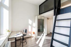 a room with a ladder leading up to a loft bed at Lofty Kampus Garnizon in Gdańsk