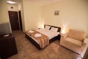 Postel nebo postele na pokoji v ubytování Family hotel Apolon