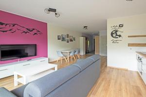 Posezení v ubytování Sun&Sport Apartament WIDOK NA SKRZYCZNE 1 plus sauna i jacuzzi w obiekcie