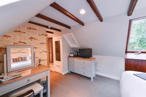 A television and/or entertainment center at East Haugh House Hotel 