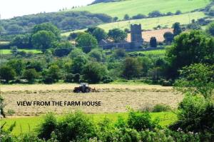 Gallery image of Glendalough Scenery Farmhouse in Roundwood