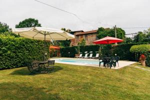 Bazén v ubytovaní Tenuta San Giovanni Lucca - Borgo del Locumone alebo v jeho blízkosti