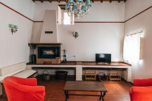 Televízia a/alebo spoločenská miestnosť v ubytovaní Tenuta San Giovanni Lucca - Borgo del Locumone