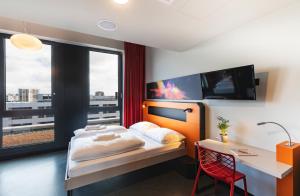 Cama ou camas em um quarto em MEININGER Hotel Genève Centre Charmilles